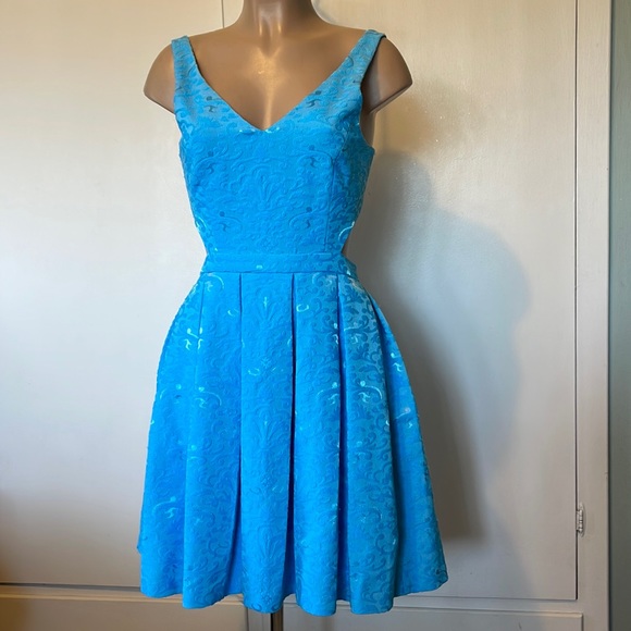 CHAMPAGNE & STRAWBERRY 🍓 V neck backless BEAUTIFULL Womens DRESS size SMALL - Picture 3 of 16